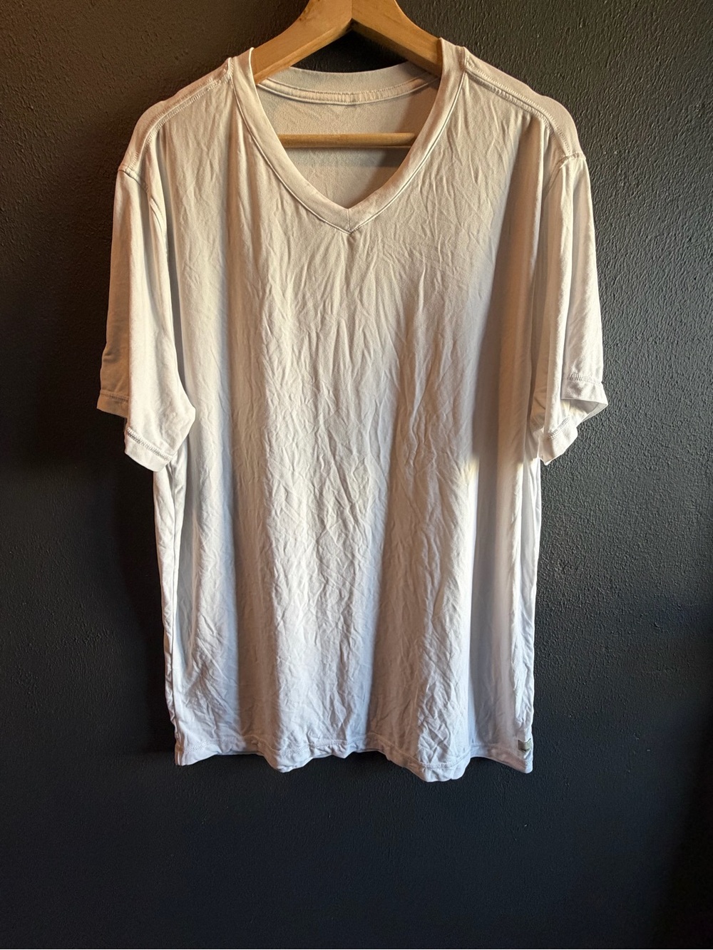 Vuori Men's White V-Neck Short Sleeve Tee